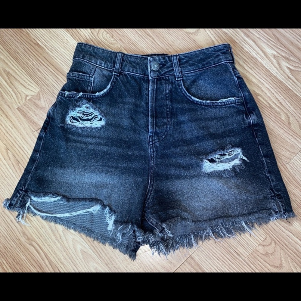 Zara Button Fly Jean Shorts Women's Sz 2 - 26” Black Denim Cutoff High Waisted